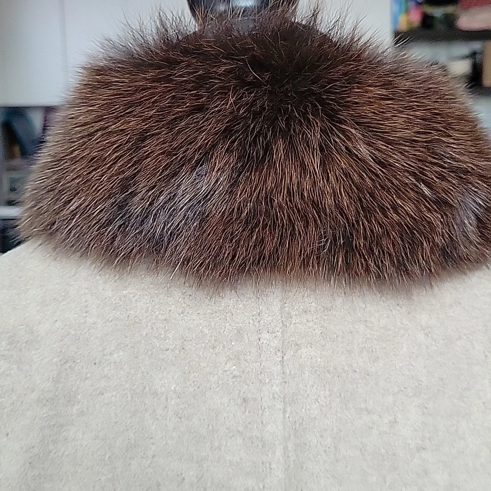 Vintage Lambswool and Cashmere Blend Coat with Fox Fur Collar - Picture 4 of 14